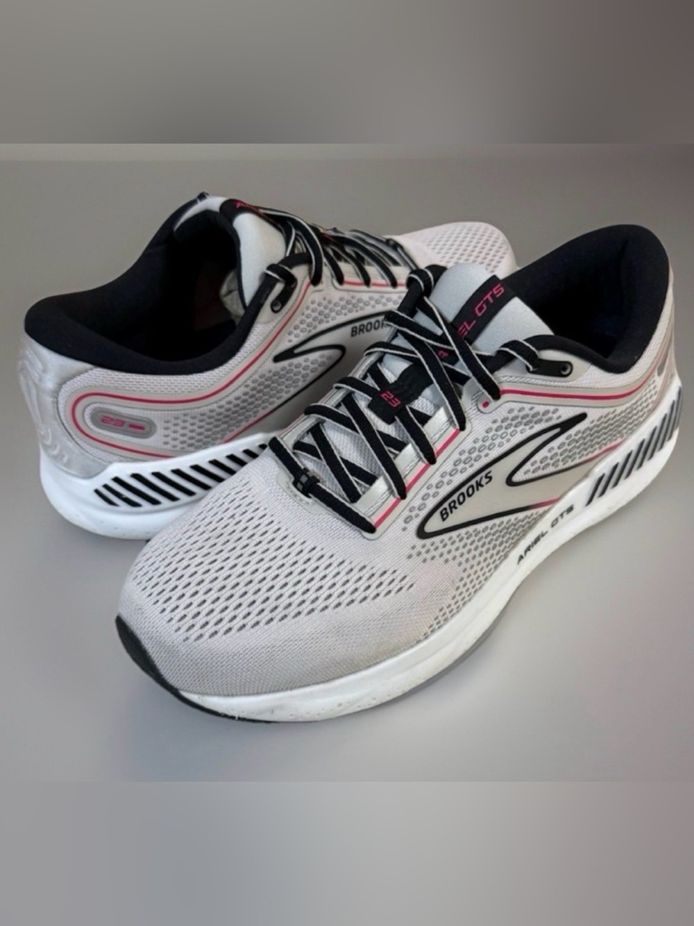 Brooks Ariel GTS 23 Women’s 10.5 D Wide White Gray Pink Running Shoes